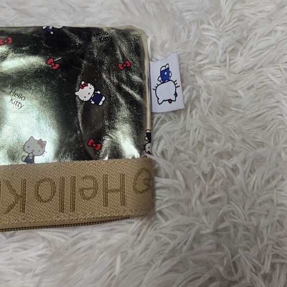 Hello Kitty by Sanrio 2 Piece Gold Bags with Wristlet Pouch Set 2020 EUC - Picture 9 of 16